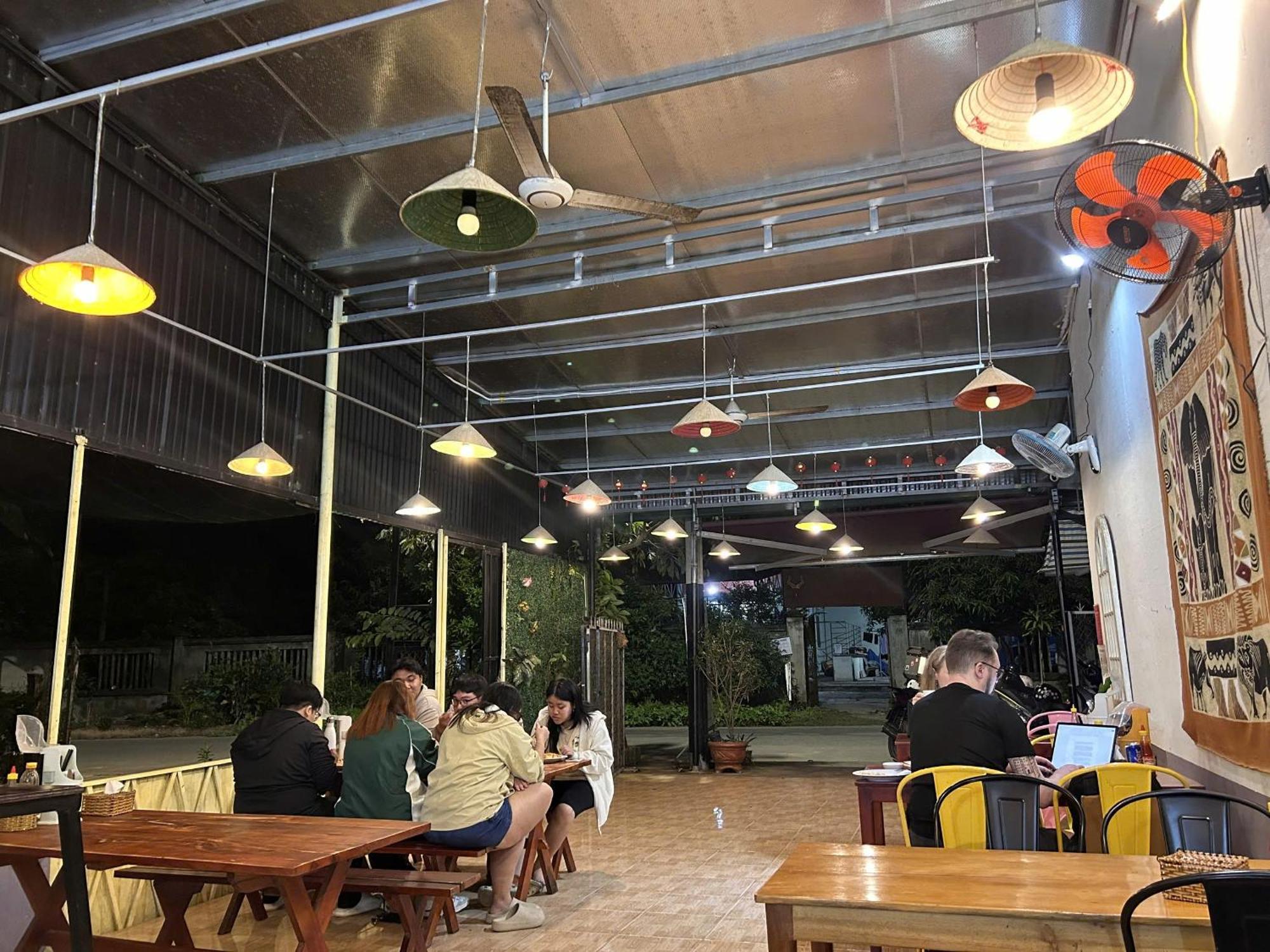 Cat Tien Backpackers Hostel Buitenkant foto